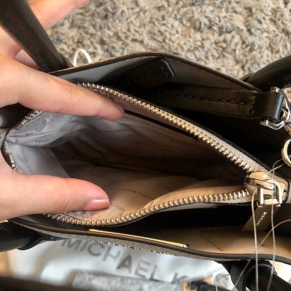 michael kors bag - Picture 4 of 8